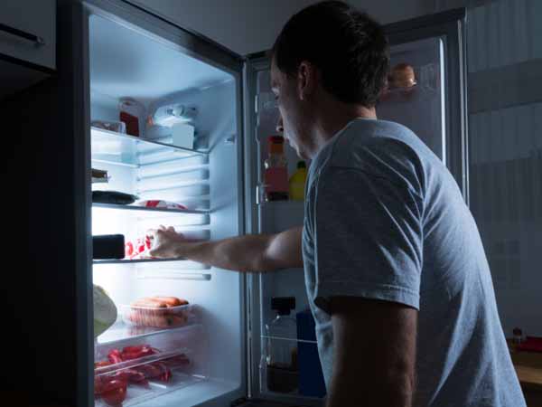 5 Tips to Curb Your Late-Night Snacking