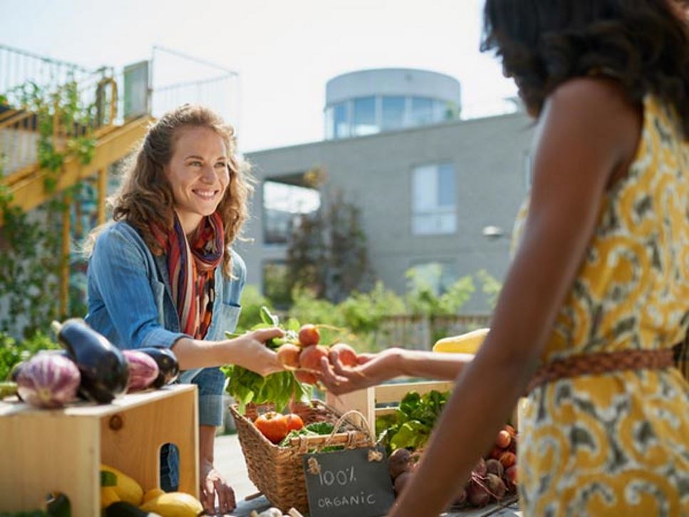 Be a Savvy Farmers Market Shopper