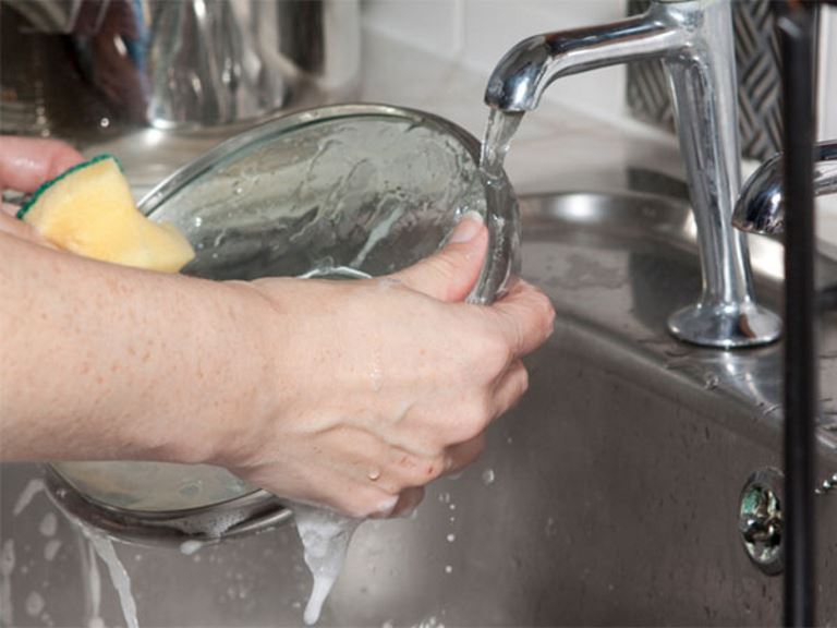 hand washing plates