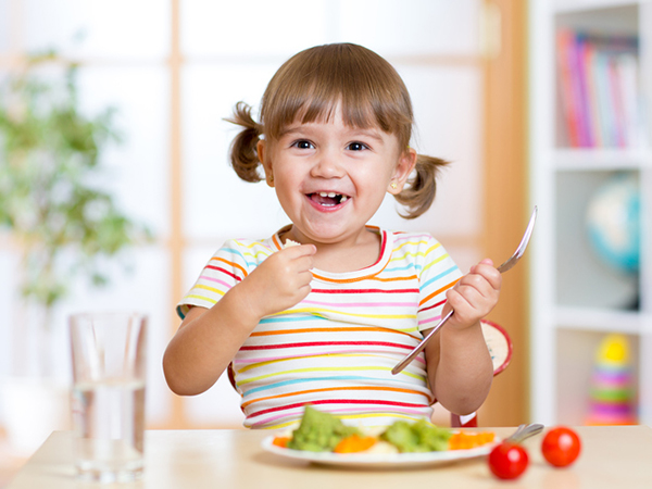 kid eating healthy food - Raise Healthy Eaters in the New Year