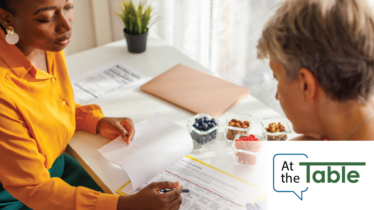 At the Table Blog | Who Should You Trust for Nutrition Advice | Female nutritionist discussing with her client about fruit portion in diet.