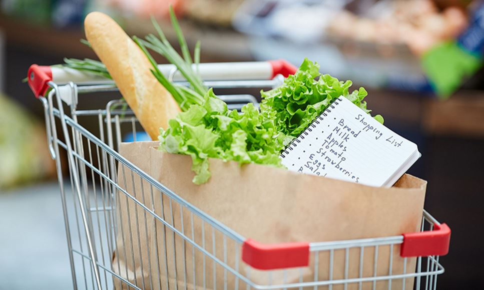 shopping cart with list