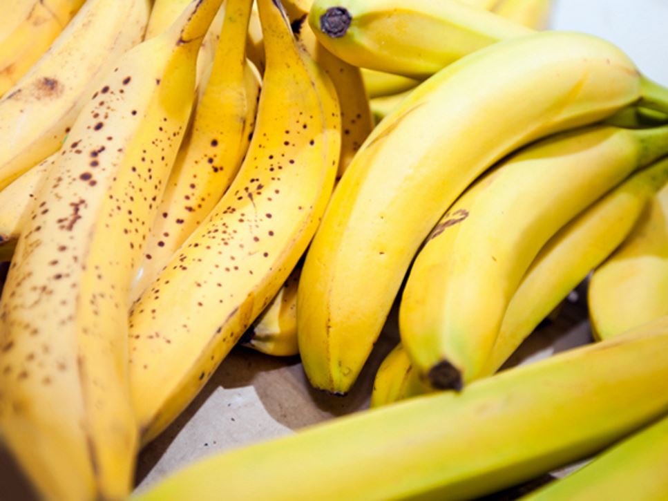 Bananas in a market - Baked Bananas in an Orange-Cinnamon Sauce